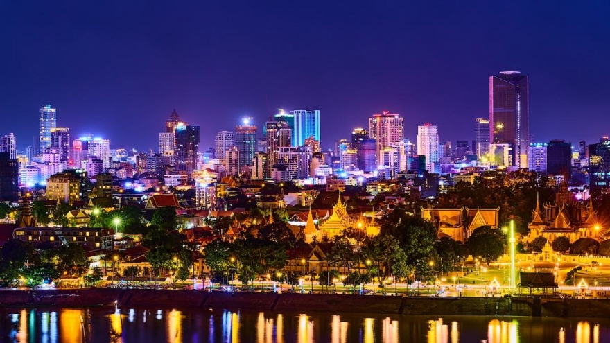 Thủ đô Phnom Penh của Campuchia cấm hút thuốc tại khu vực phố đi bộ