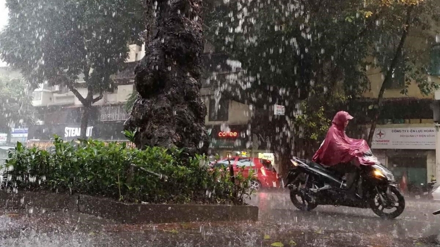 Thời tiết ngày mai 15/8: Bắc Bộ và Thanh Hóa có mưa rào và dông rải rác