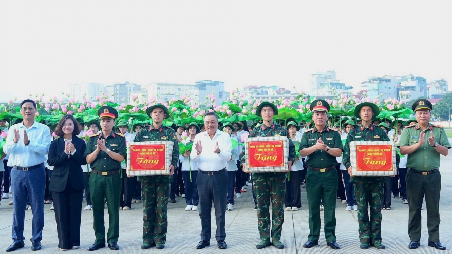 Chủ tịch Hà Nôi thăm, động viên khối tham gia diễu binh, diễu hành A80