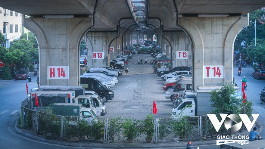 Cận cảnh bãi giữ xe dưới gầm cầu trước thời điểm thu hồi