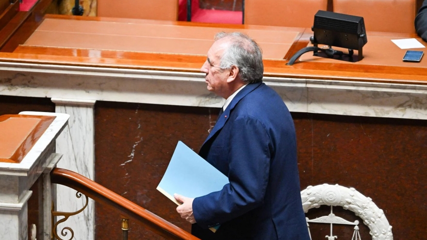 Pháp rơi vào cuộc khủng hoảng chính trị mới