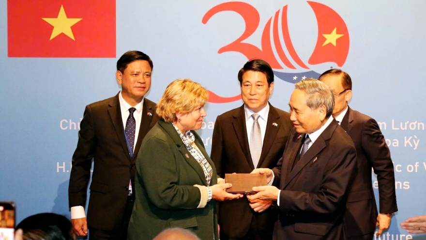 Chủ tịch nước Lương Cường gặp mặt các cựu chiến binh Việt Nam - Hoa Kỳ