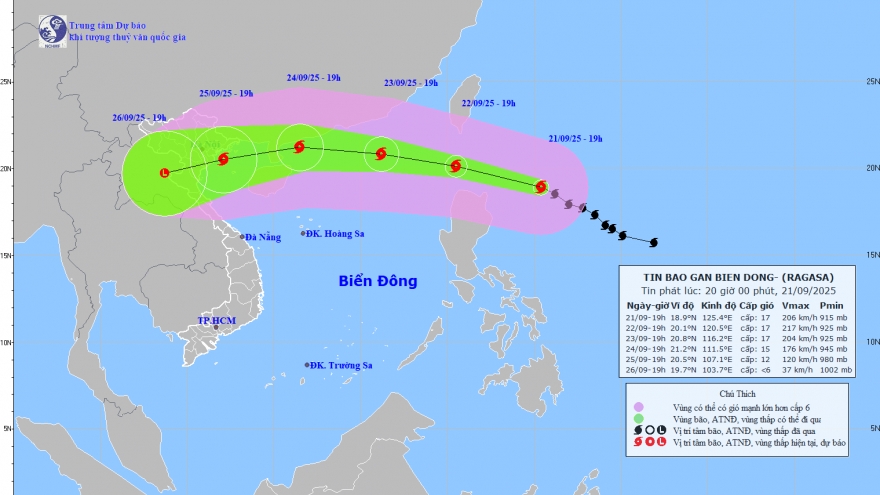 Siêu bão Ragasa tiến vào Biển Đông, gió giật trên cấp 17