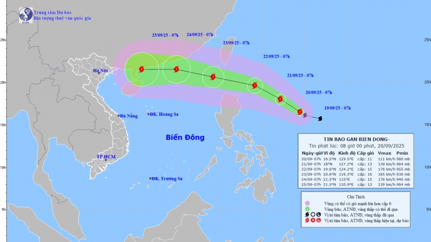 Bão RAGASA có khả năng mạnh thêm, đang hướng vào Biển Đông