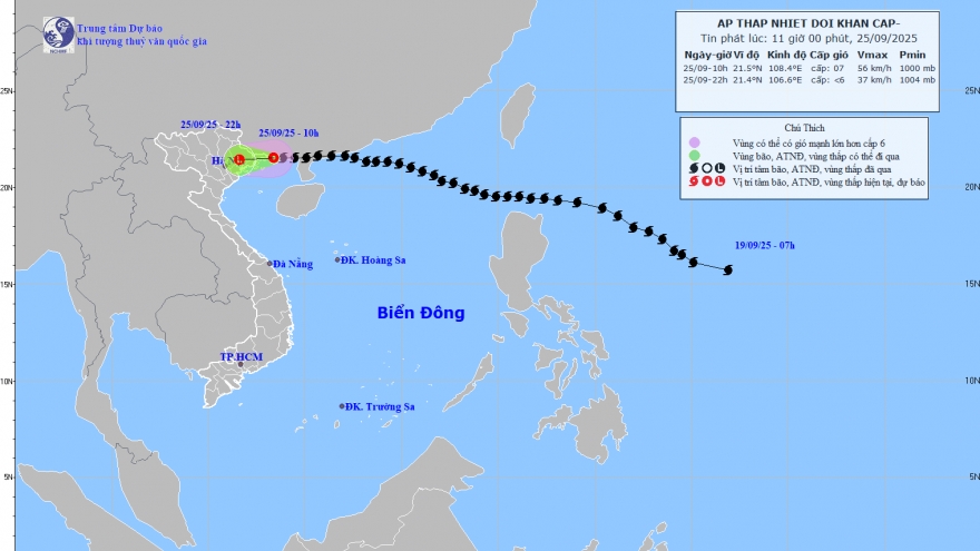 Áp thấp nhiệt đới ngay trên vùng biển Quảng Ninh, đang tiến vào đất liền
