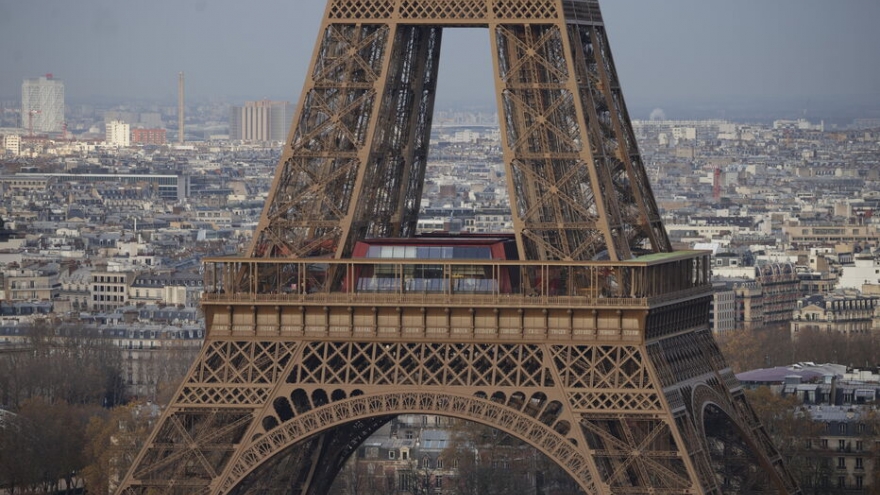 Tên của 72 nữ khoa học gia sắp được khắc trên Tháp Eiffel