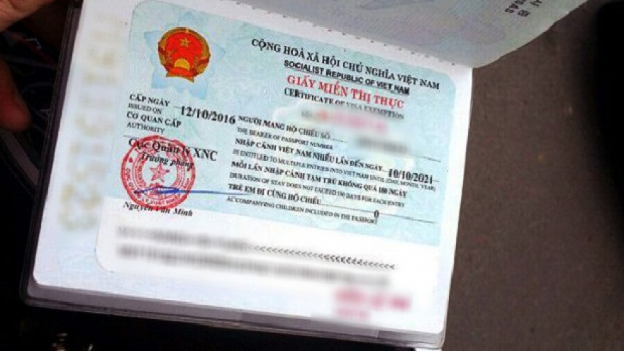 Giảm thời gian cấp giấy miễn thị thực xuống còn 1 ngày