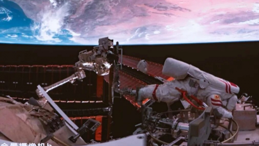 Phi hành đoàn Thần Châu-20 hoàn thành hoạt động ngoài không gian thứ tư