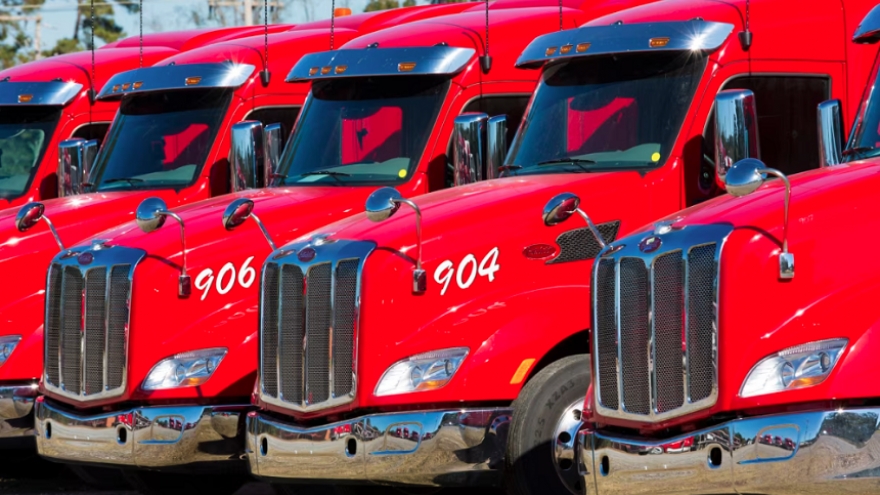 Mỹ áp thuế 25% với xe tải hạng nặng và 30% với đồ nội thất