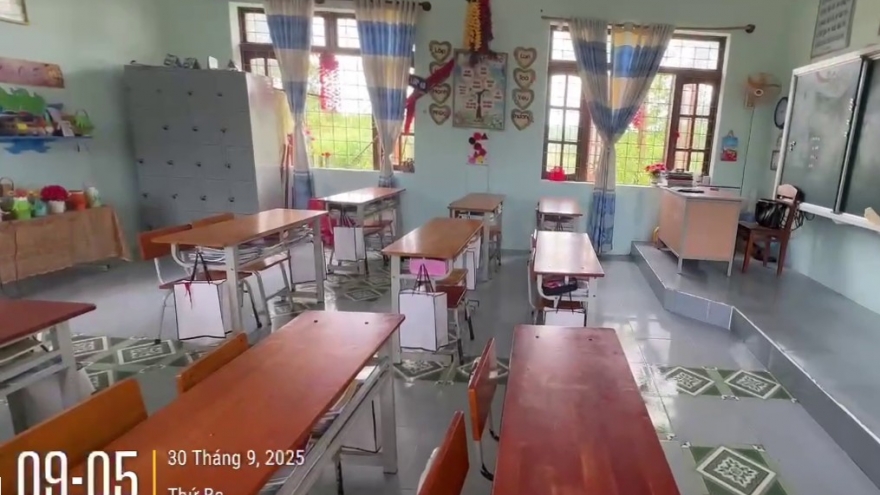 Sau vụ nghi ngộ độc tập thể ở Quảng Trị, hàng chục học sinh nghỉ học