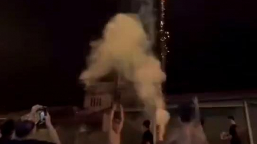 Truy tố chủ quán phở cùng 16 đối tượng đốt pháo hoa, nhảy múa ngay Quốc lộ 1