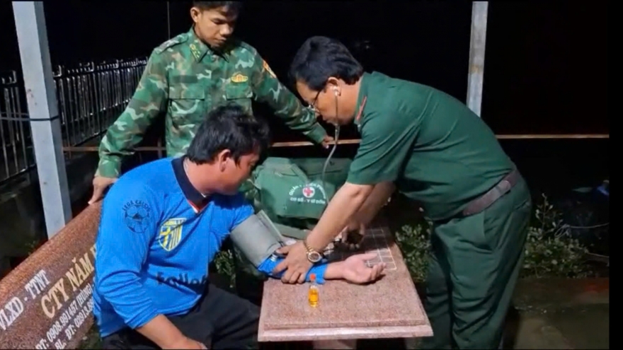 Cà Mau: Chìm tàu trên biển, 4 thuyền viên được cứu kịp thời