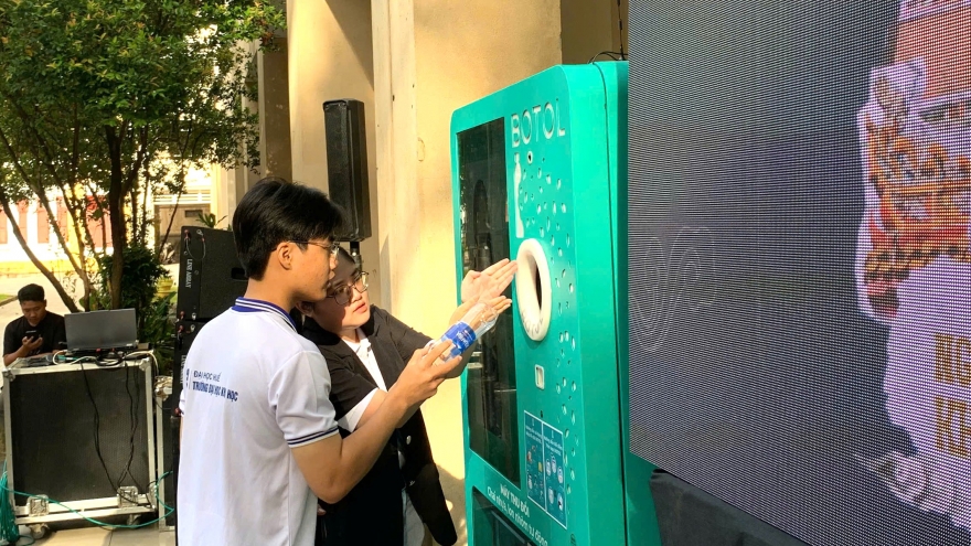 Huế thí điểm mô hình “Đặt cọc - Hoàn trả” giảm rác nhựa