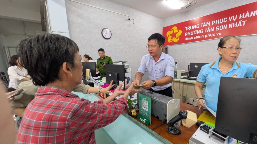 Người dân Đông Nam Bộ phấn khởi nhận quà dịp Quốc khánh