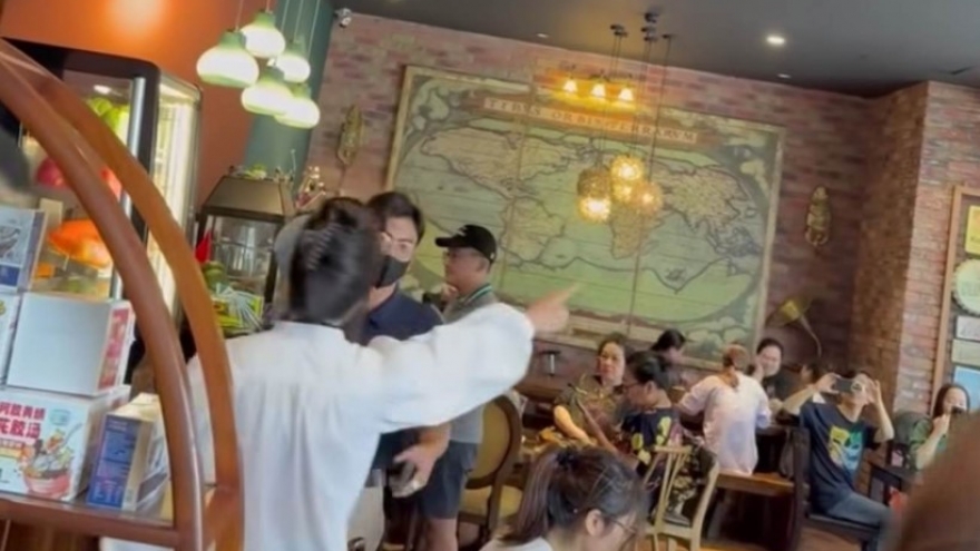 Vụ nhân viên quán cafe bị đánh: "Tổng tài" đến xin lỗi, mẹ nạn nhân từ chối tiếp