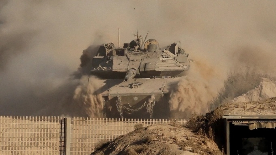 Israel đẩy mạnh tấn công, triển khai xe tăng tiến sâu vào Gaza