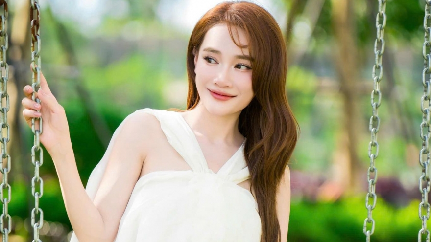 Sao Việt 7/10: Nhã Phương bế bụng bầu làm từ thiện