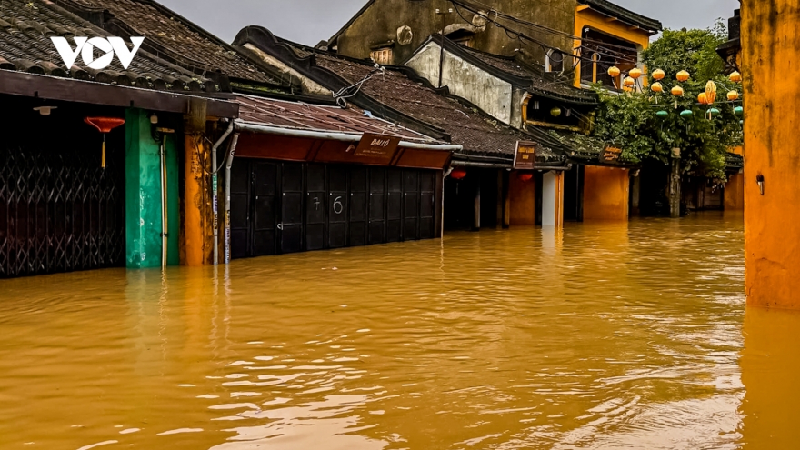 Lũ trên sông Hương, sông Bồ đang tiếp tục lên và vượt báo động 3