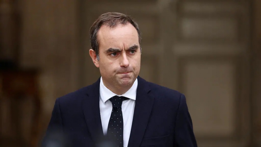 Tổng thống Pháp tham vấn khẩn cấp để chọn người kế nhiệm Thủ tướng vừa từ chức