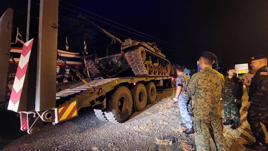 Thái Lan rút xe tăng khỏi khu vực biên giới với Campuchia