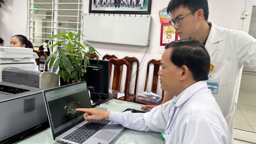 Bệnh viện Đà Nẵng phẫu thuật thành công ca ung thư tuyến giáp xâm lấn khí quản