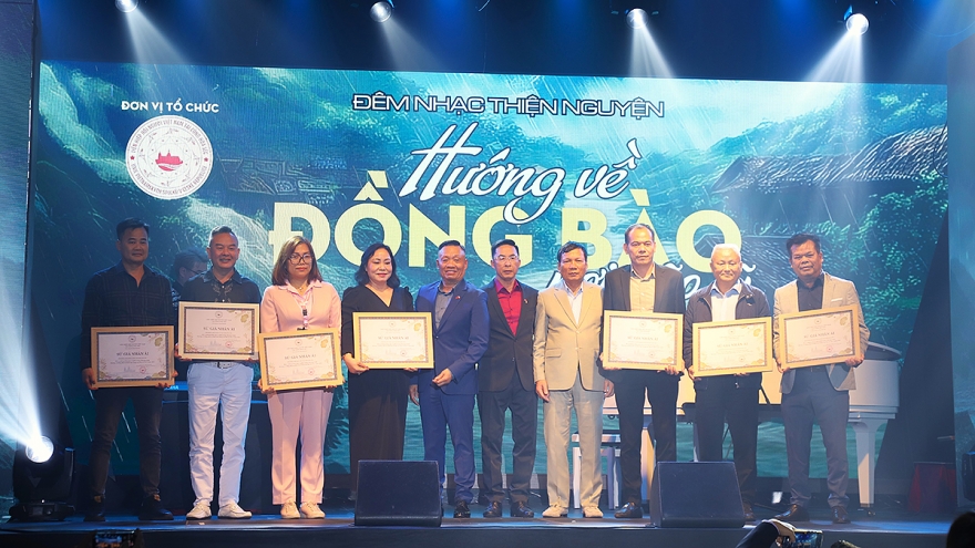 Người Việt tại Séc tổ chức đêm nhạc thiện nguyện vì đồng bào bị bão lũ