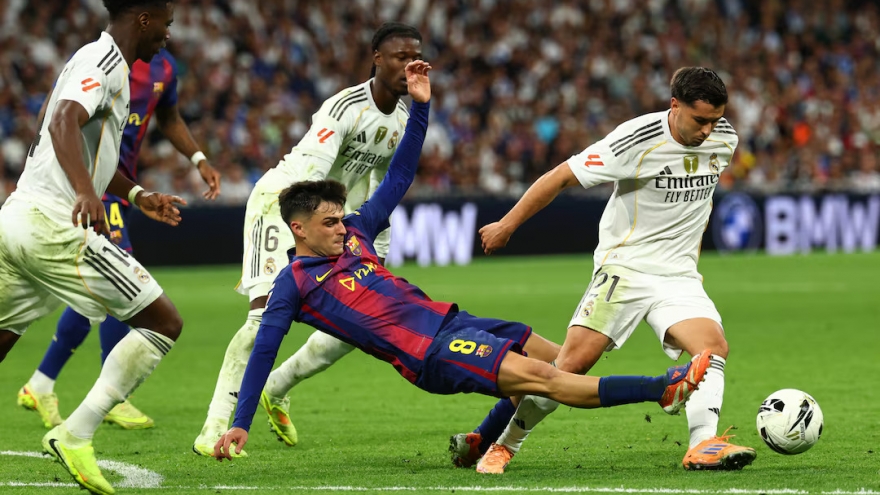 Barcelona nhận thêm tin dữ từ tiền vệ Pedri