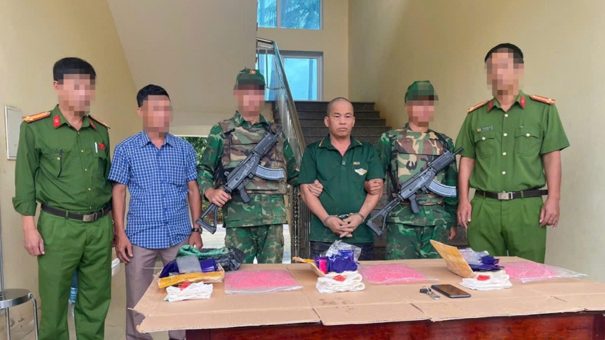 Bắt đối tượng vận chuyển 18.000 viên ma túy tổng hợp qua biên giới
