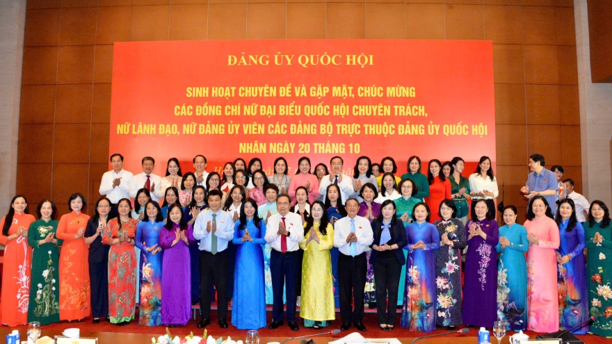 Chủ tịch Quốc hội gặp mặt nữ ĐBQH chuyên trách, nữ lãnh đạo Quốc hội
