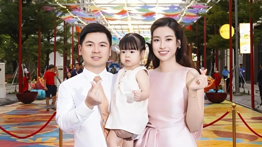 Sao Việt 17/10: Chồng Đỗ Mỹ Linh nhận chức mới