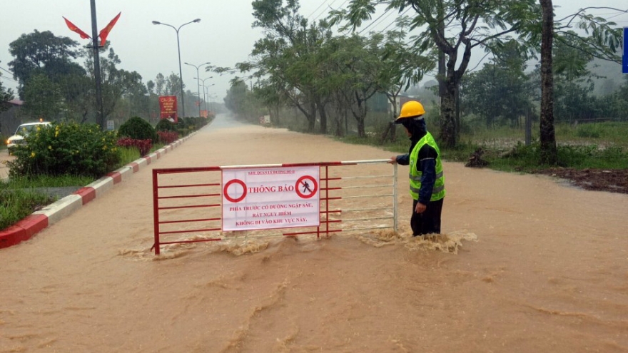 Thủ tướng: Hỗ trợ 350 tỷ đồng cho Huế, Quảng Trị, Quảng Ngãi khắc phục thiệt hại