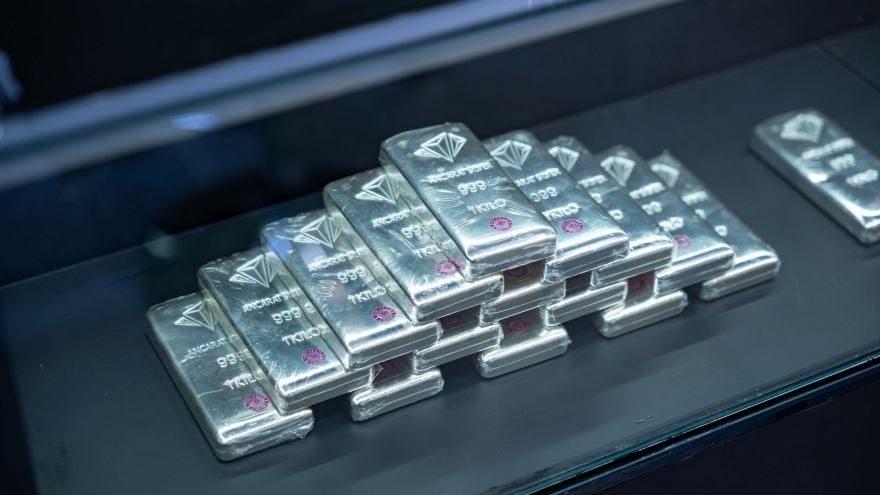 Giá bạc hôm nay 5/11: Bạc trong nước tiếp tục giảm gần 400.000 đồng/kg