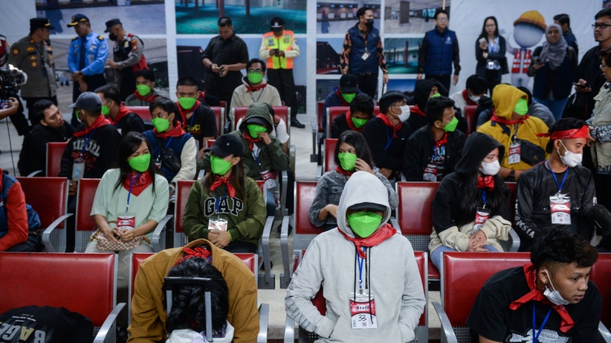 Indonesia hồi hương 97 công dân khỏi các tổ chức lừa đảo trực tuyến ở Campuchia