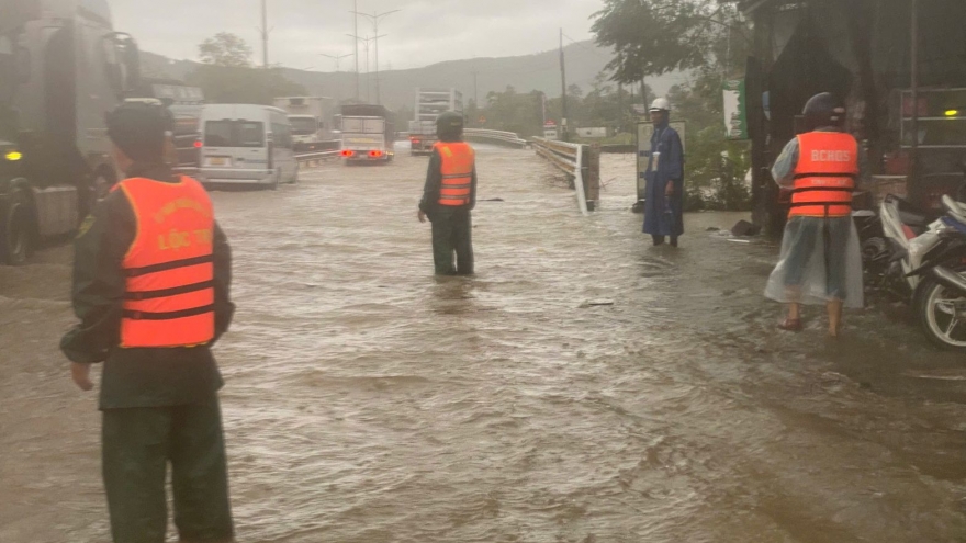 Huế: Mưa lớn, hơn 3.700 học sinh xã Phú Lộc phải nghỉ học