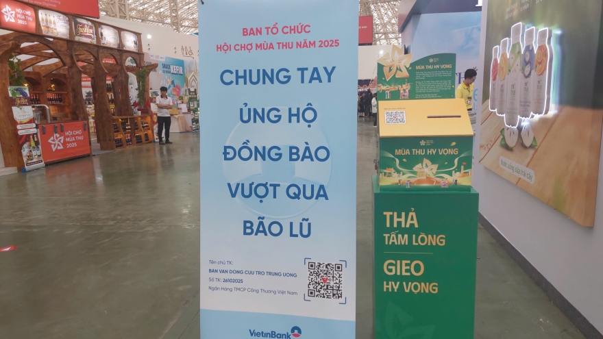 Hơn 211 triệu đồng ủng hộ đồng bào lũ lụt sau Hội chợ Mùa Thu 2025