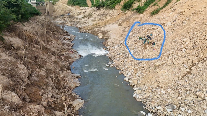 Lào Cai: Tìm thấy nạn nhân cuối cùng trong vụ sạt lở vùi lấp xe bán tải