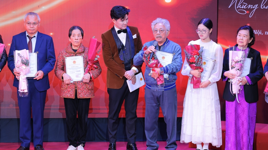 Mưa đỏ của Chu Lai là tác phẩm văn học, nghệ thuật biểu diễn Việt Nam tiêu biểu