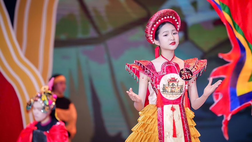 MC nhí 12 tuổi gây xúc động khi kể chuyện về danh tướng Trần Hưng Đạo