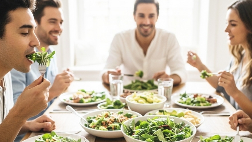 Điều gì xảy ra với cơ thể nếu ăn rau trước bữa chính?