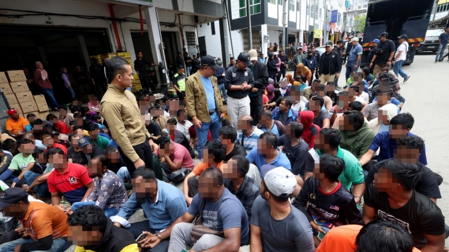 Malaysia bắt giữ gần 500 lao động nước ngoài bất hợp pháp