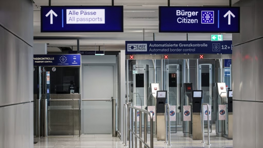 EU thắt chặt hơn các quy định về thị thực đối với công dân Nga