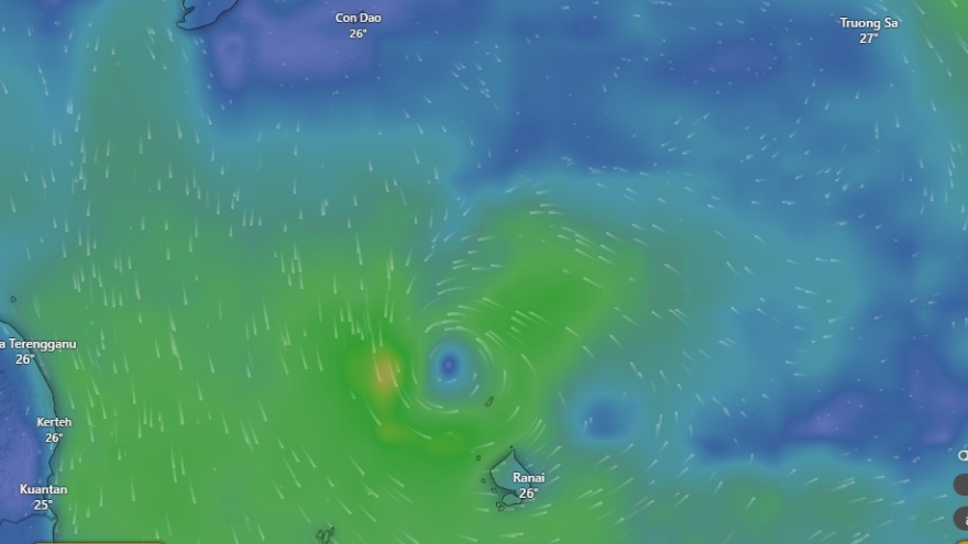 Áp thấp nhiệt đới hiếm gặp đã suy yếu, tan dần trên Biển Đông