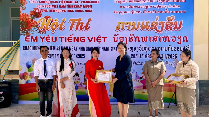 Nhiều hoạt động tri ân ngày Nhà giáo Việt Nam tại Lào