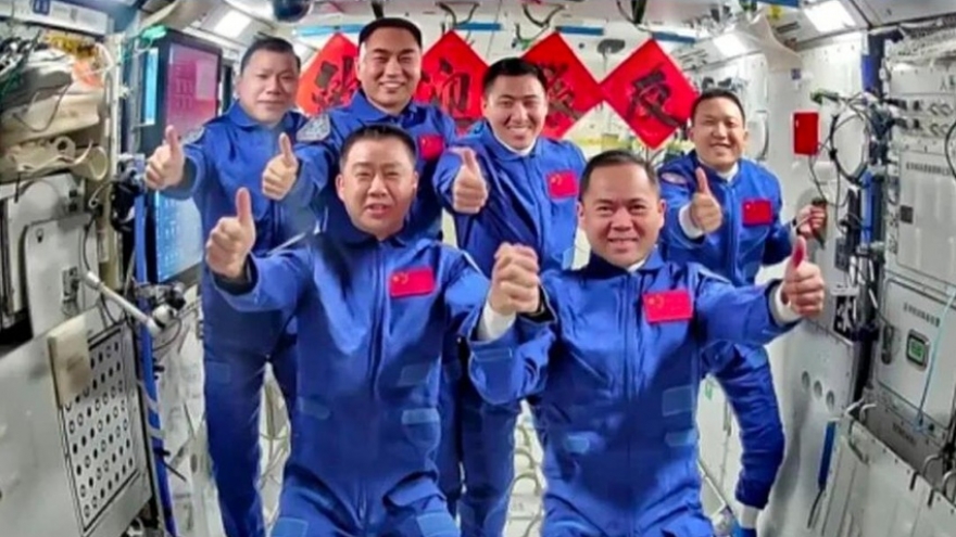 Tàu Thần Châu-20 hoãn ngày trở về Trái Đất do nghi ngờ va chạm mảnh vụn không gian