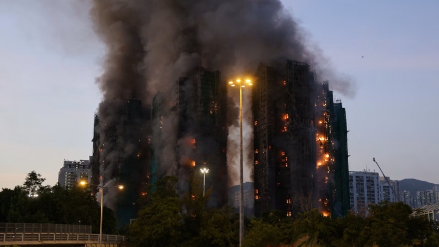 Hiện trường tang thương vụ cháy chung cư ở Hong Kong (Trung Quốc)