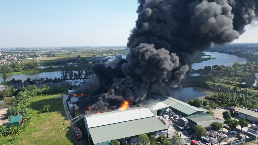 Cháy lớn tại xưởng sản xuất nhựa tại Hải Phòng