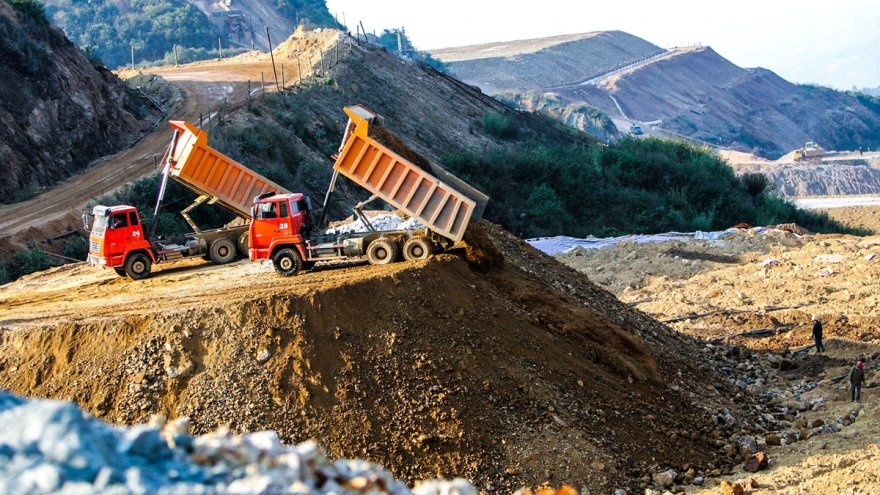 Trung Quốc tạm dừng kiểm soát xuất khẩu đất hiếm, khôi phục nhập khẩu đậu nành Mỹ