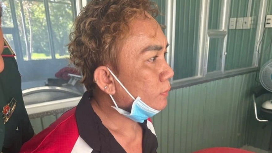 Bắt kẻ lái ô tô lùi xe cán chết người thân ở Tây Ninh