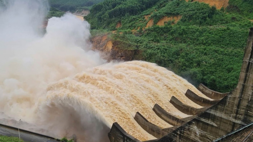 Hồ thủy điện ở Huế đồng loạt xả điều tiết, phòng mưa lớn vượt 1.000 mm