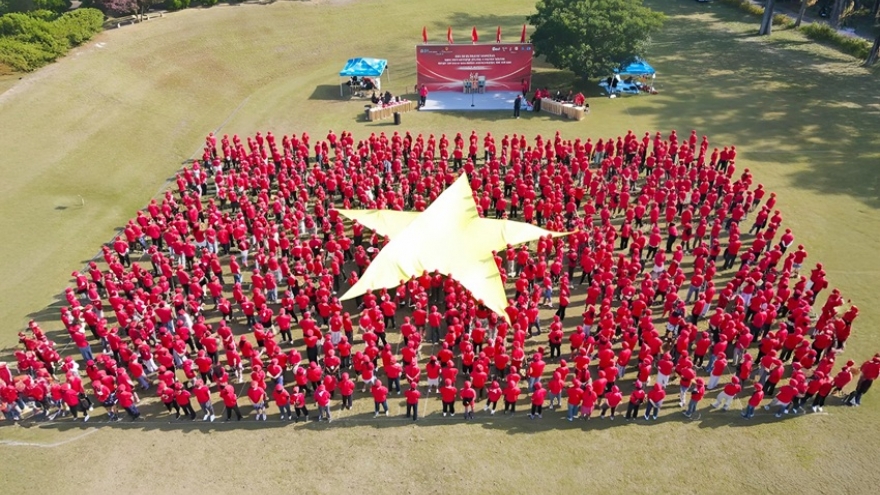 Dấu ấn Lá cờ Tổ quốc lớn nhất do hơn 1.000 người Việt Nam tại Nhật Bản xếp nên